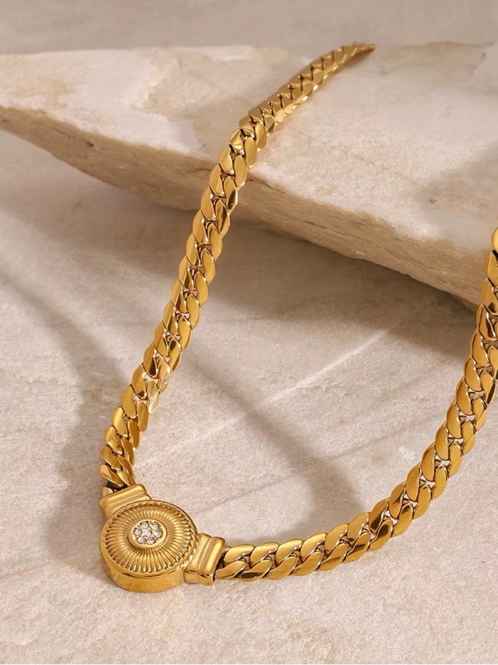 18K Gold Plated Vintage Inspired Medallion Pendant Cuban Link Chain Necklace - Picture 6 of 10